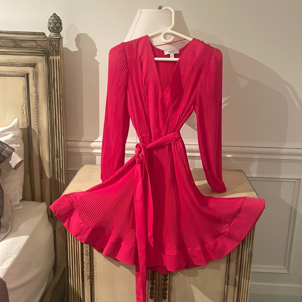 Milly 100 percent polyester size 6 dress.. beautiful on!
